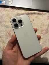 Apple iPhone 15 Pro 128 GB Titan ohne Simlock