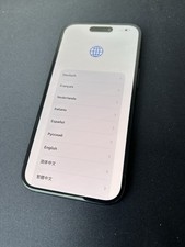 Apple iPhone 15 128GB Smartphone iOS Schwarz/Space Grau, Apple-Logo sichtbar